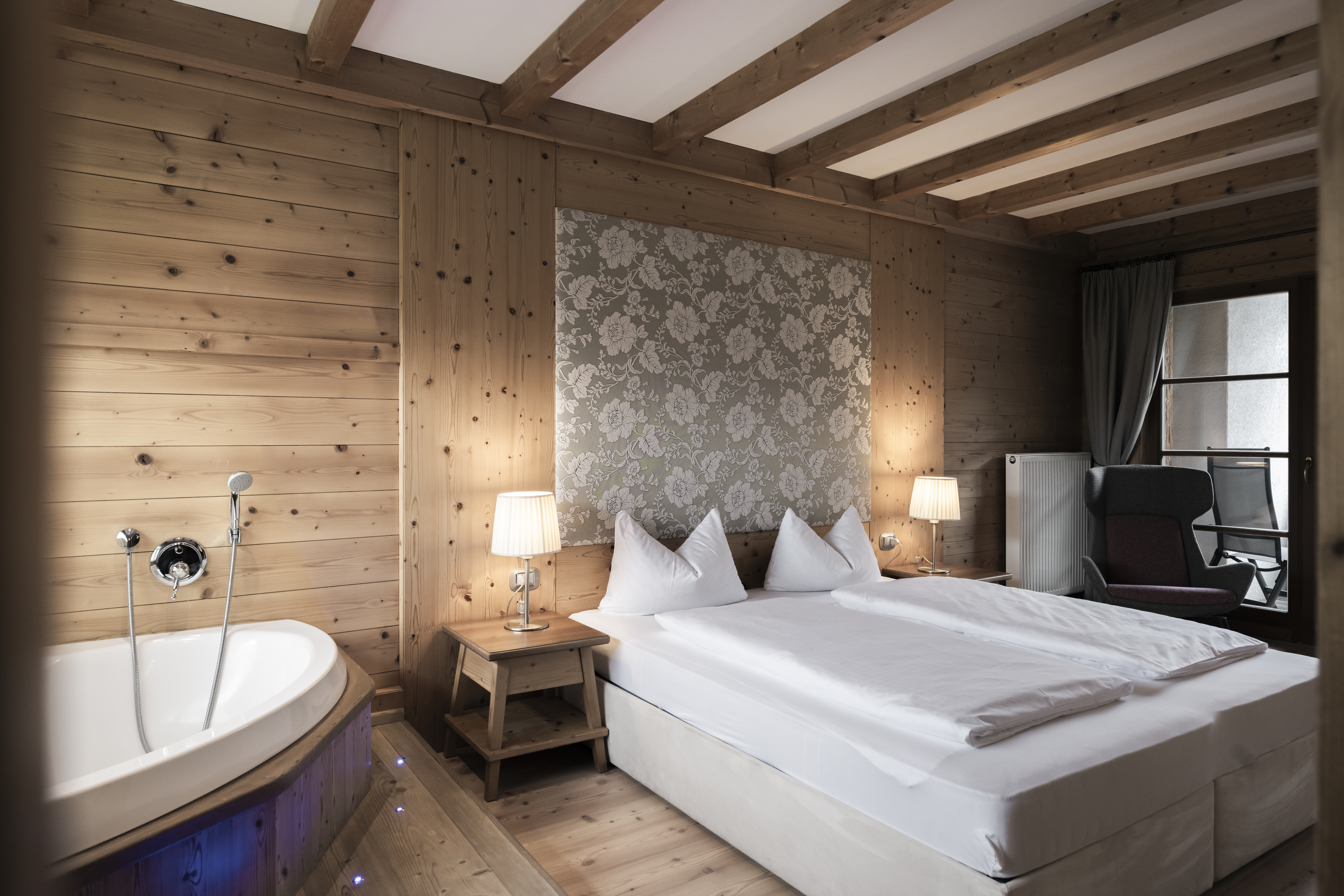 Hotels an der Piste - Verpflegung: Halbpension - Post Alpina - Family Chalets Dolomites