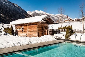 Skihotel: Außensauna im Winter - Alpin Hotel Masl