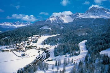 Skihotel: Winterlandschaft rund um das Hotel - Sporthotel Obereggen