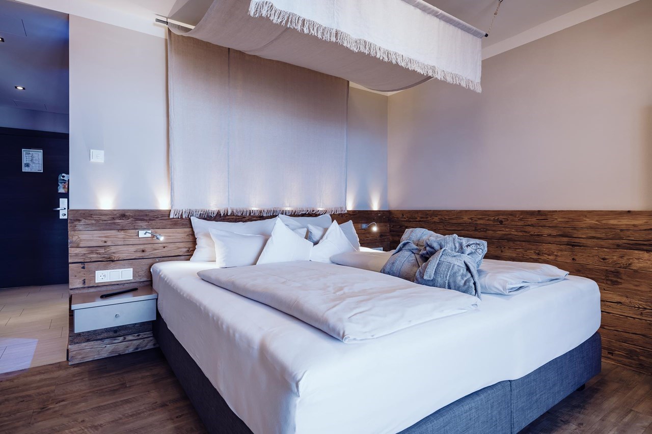 Ellmauhof - das Generationenresort****S Zimmerkategorien Deluxe Suite Bergkristall