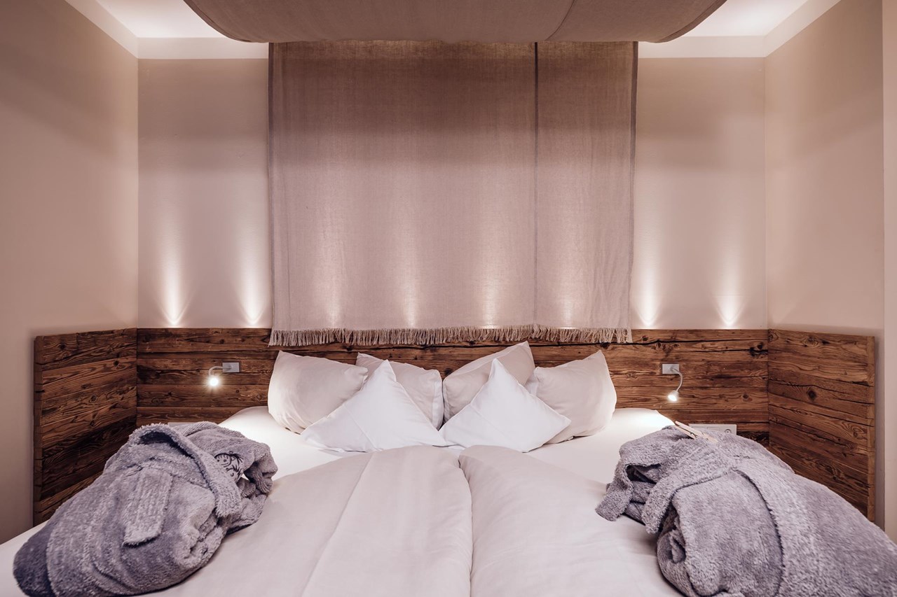 Ellmauhof - das Generationenresort****S Zimmerkategorien Suite Mohnblume Talblick