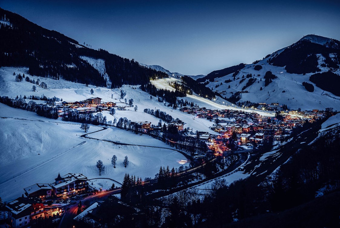 Skihotel: Panoramaansicht - Familienresort Ellmauhof - das echte All Inclusive ****S
