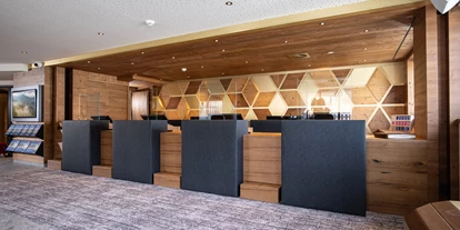 Hotels an der Piste - Skiraum: vorhanden - Unterlangkampfen - Rezeption - Galtenberg Family & Wellness Resort