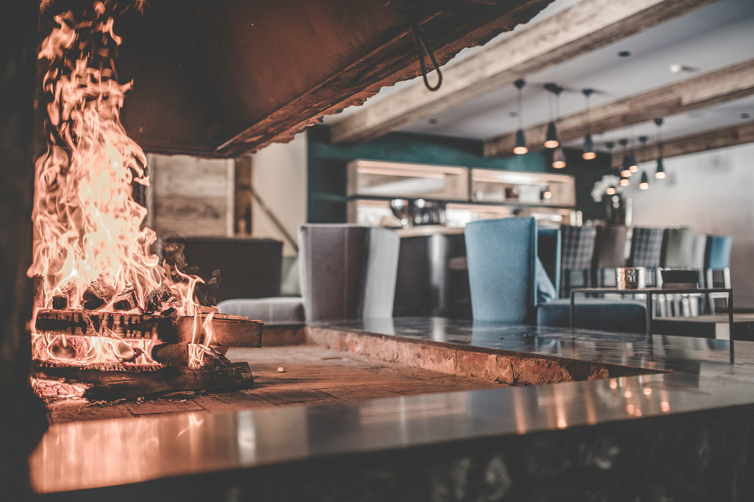 Hotels an der Piste - Parkplatz: gebührenpflichtig in Gehweite - Kriessern - KaminBar 1600 - Gorfion Familienhotel Liechtenstein