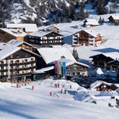 Skihotel - Hotel Gorfion, direkt an der Piste und die Skischule startet auch gleich vor der Hoteltüre - Gorfion Familotel Liechtenstein