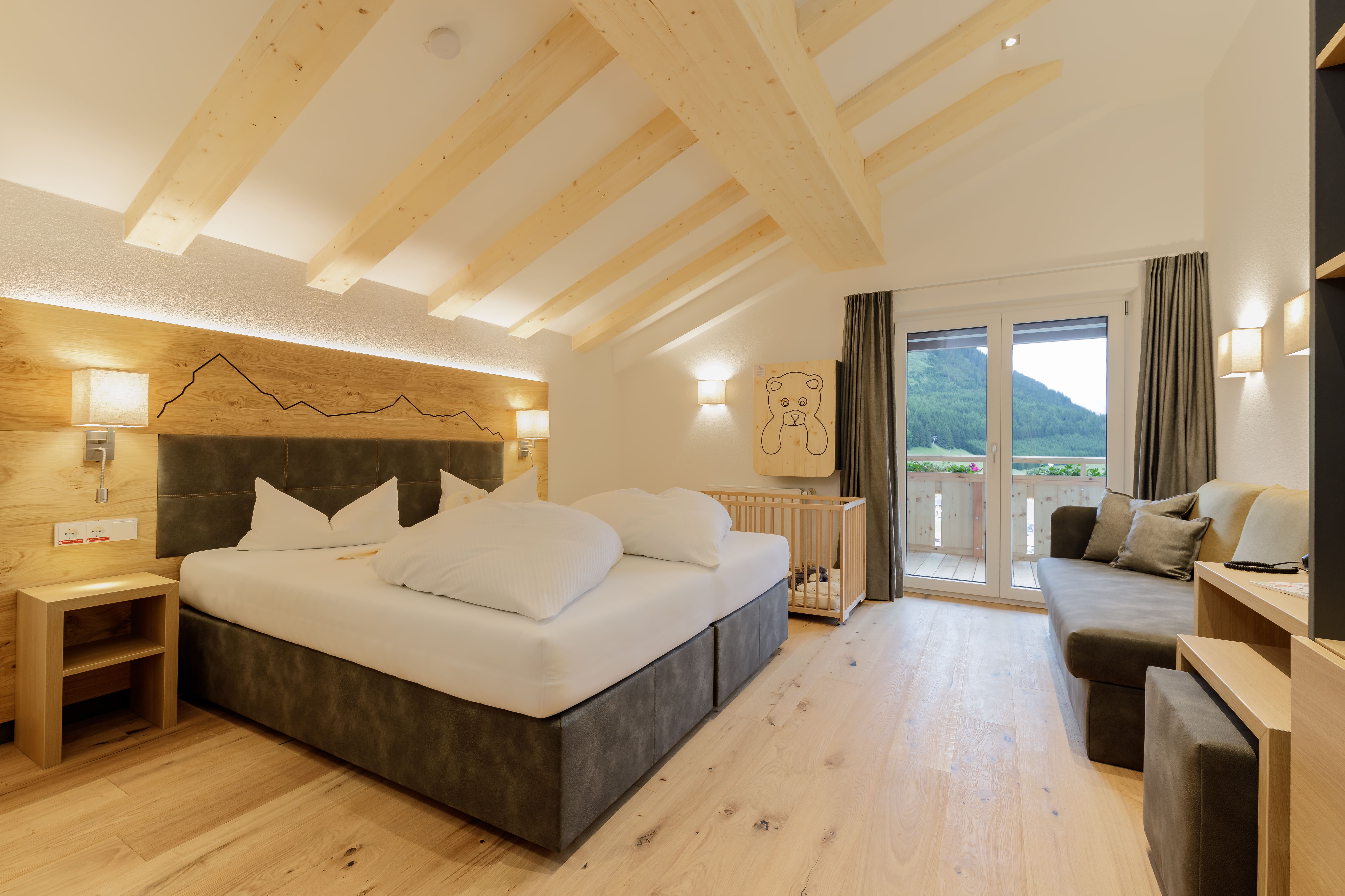 Skihotel: Bärenzimmer - 1-Raumzimmer - Familotel Kaiserhof**** - Wohnen | Schlafen