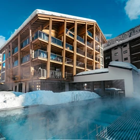 Skihotel: Residenz Altiana mit Infinitypool für Familien.  - Resort La Ginabelle