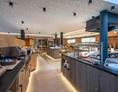Skihotel: Grosses Frühstücksbuffet mit Live Station und Kinderecke.  - Resort La Ginabelle