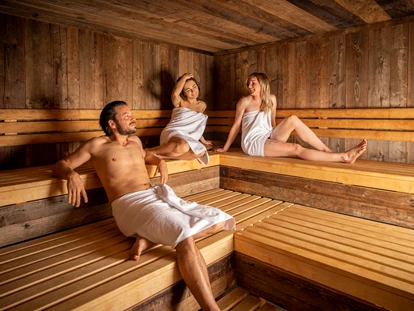 Hotels an der Piste - Skikurs direkt beim Hotel: für Kinder - Sauna im FelsenSPA
©Matthias Emminger - MY ALPENWELT Resort****SUPERIOR