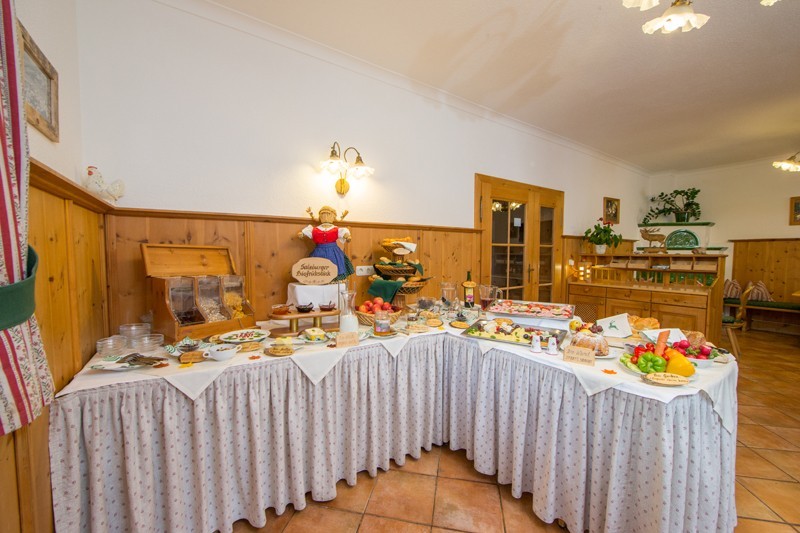 Hotels an der Piste - Parkplatz: gebührenpflichtig in Gehweite - Zell am See - Frühstück - Pension Hubertus