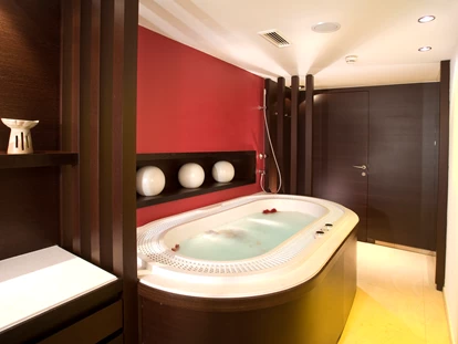 Hotels an der Piste - Skikurs direkt beim Hotel: für Kinder - Whirlpool - stefan Hotel