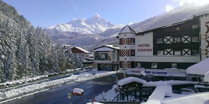Hotels an der Piste - Hotel-Schwerpunkt: Skifahren & Kulinarik - Aussenansicht Winter - stefan Hotel