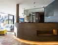 Skihotel: Rezeption mit Lobby - stefan Hotel