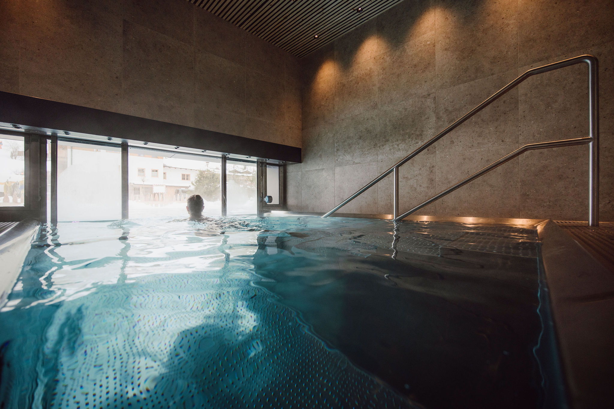 Skihotel: Ganzjährig beheizter Outdoor-Pool mit Inneneinstieg (32 °C) - Boutique Hotel Das Rivus