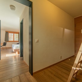 Skihotel: Familiensuite mit Doppelbett und separates Zimmer mit Kajüttenbett - Hotel Ucliva