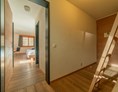 Skihotel: Familiensuite mit Doppelbett und separates Zimmer mit Kajüttenbett - Hotel Ucliva