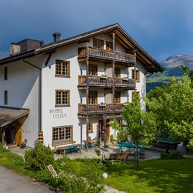 Skihotel: Aussenansicht Sommer - Hotel Ucliva