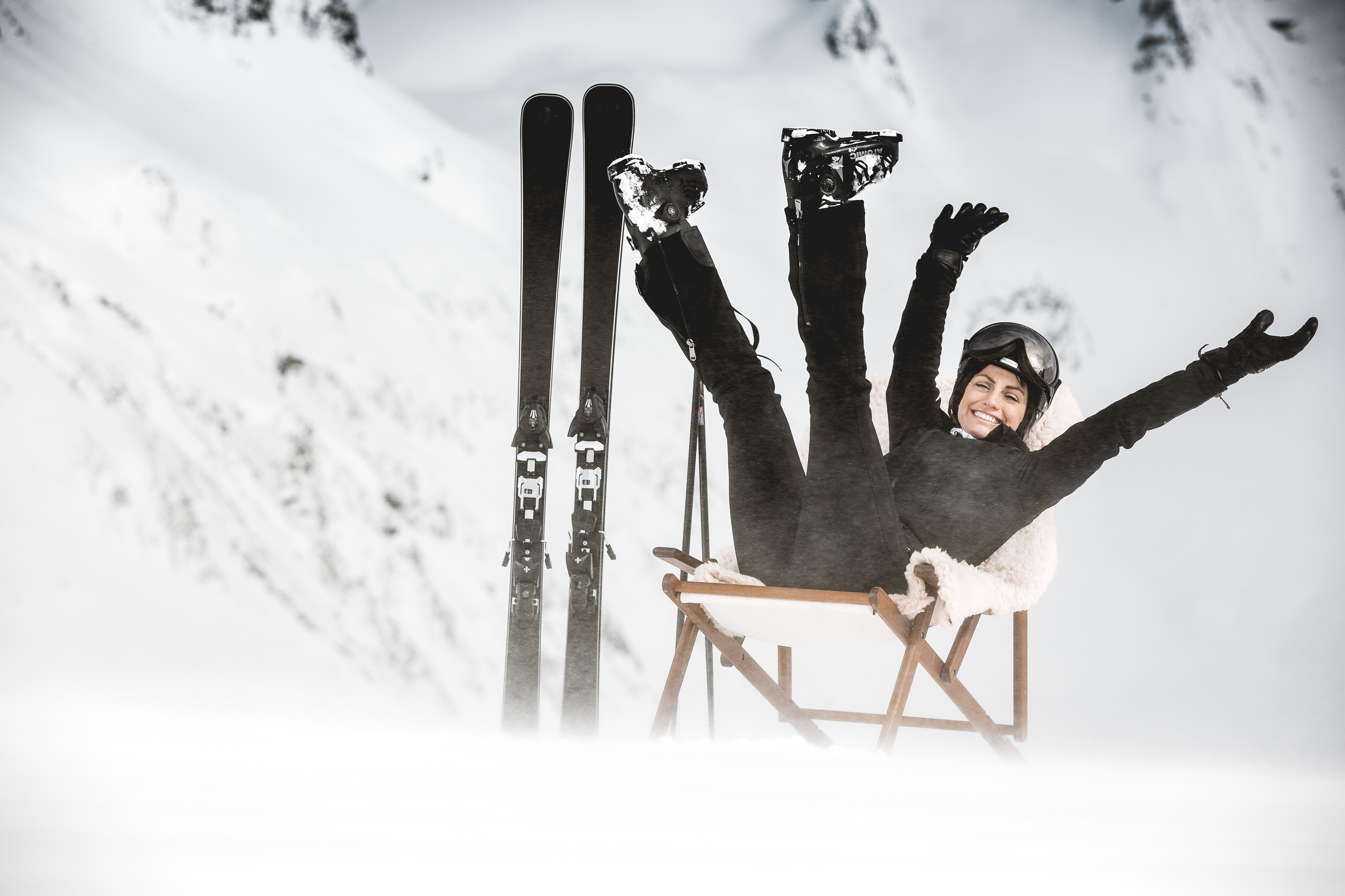 Skigebiet: Das Besondere in den Bergen finden
Die Sonne geht gerade auf, das satte Blau der Nacht verwandelt sich in das strahlende Weiß des Tages. Als einer der Ersten ziehen Sie Ihre Schwünge auf den bestens präparierten Pisten des Skigebiets Obergurgl-Hochgurgl. Frühaufsteher genießen die Winterwelt mit dem First-Line-Skiing bei Sonnenaufgang. Mit jeder Stunde verändern sich das Licht und die Stimmung im Skigebiet. Rund um die Uhr erleben Sie das Besondere.

Gönnen Sie sich einen persönlichen Skiguide, der Sie an seine liebsten Plätze führt. Sie werden staunend vor dem eindrucksvollen Bergpanorama stehen - ein Augenblick, der sich ins Gedächtnis schreibt. Eine stille Seite des Skigebiets Obergurgl-Hochgurgl erleben Sie bei einer Skitour. Steten Schrittes erklimmen Sie die höchsten Gipfel, begleitet nur vom Rhythmus Ihres eigenen Atems. Die rauschende Abfahrt wird Ihre Belohnung sein.
 - Skigebiet Gurgl