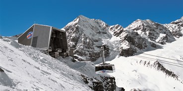 Hotels an der Piste - Südtirol - Seilbahn Sulden am Ortler - 4 Gondeln zu je 110 Personen, 440 Personen gleichzeitig in der Luft! - Skigebiet Sulden am Ortler