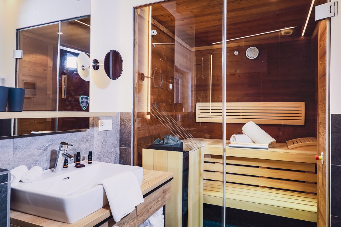 Skihotel: Badezimmer & Sauna | Bathroom & Sauna - Stockinggut by AvenidA | Hotel & Residences