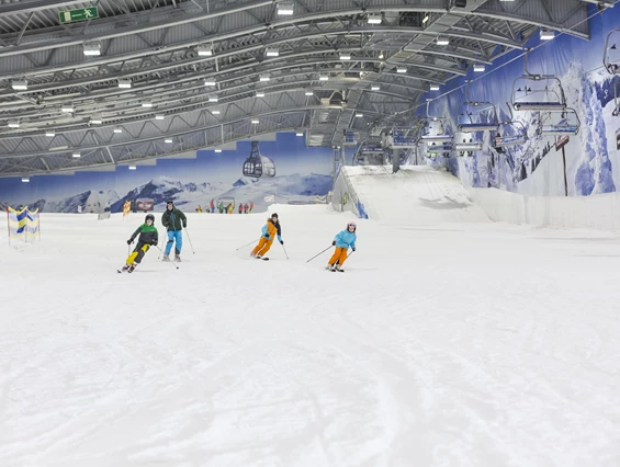 Skigebiet: Schneespaß mit der ganzen Familie. - Skihalle Neuss im Alpenpark Neuss
