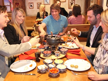 Skigebiet: Fleischfondue im Hasenstall im Alpenpark Neuss  - Skihalle Neuss im Alpenpark Neuss