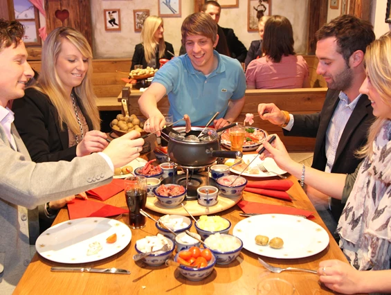 Skigebiet: Fleischfondue im Hasenstall im Alpenpark Neuss  - Skihalle Neuss im Alpenpark Neuss