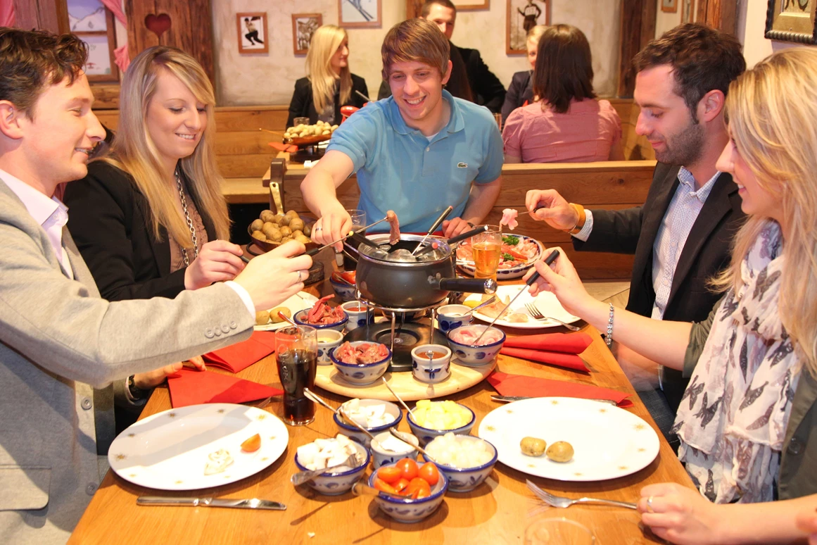 Skigebiet: Fleischfondue im Hasenstall im Alpenpark Neuss  - Skihalle Neuss im Alpenpark Neuss