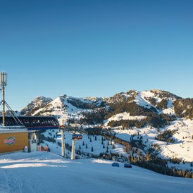 Skigebiet: Skiparadies Sudelfeld. Bergstation Sudelfeldkopf-8er-Sesselbahn.  - Skiparadies Sudelfeld