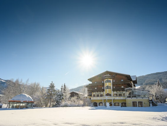 Skihotel: Hotel Zum Jungen Römer, direkt an der Gondelbahn, an der Rodelbahn und an den Langlaufloipen
 - Hotel Zum Jungen Römer