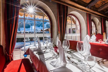 Skihotel: Restaurant "Roter Salon" - Hotel Zum Jungen Römer