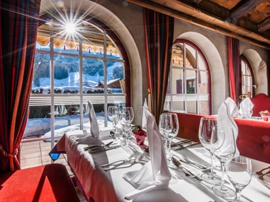 Skihotel: Restaurant "Roter Salon" - Hotel Zum Jungen Römer
