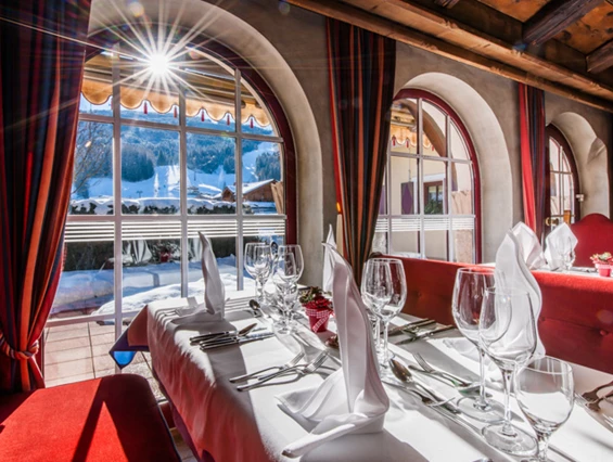 Skihotel: Restaurant "Roter Salon" - Hotel Zum Jungen Römer