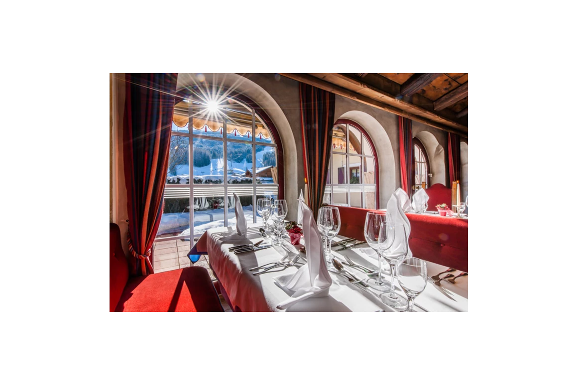 Skihotel: Restaurant "Roter Salon" - Hotel Zum Jungen Römer