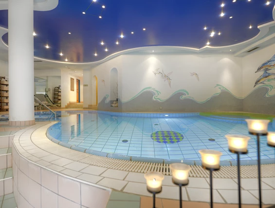 Skihotel: Indoorpool  - Hotel Zum Jungen Römer