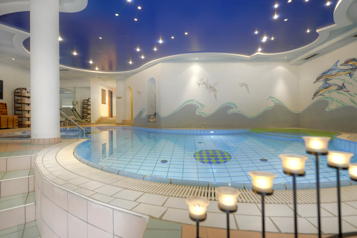 Skihotel: Indoorpool  - Hotel Zum Jungen Römer