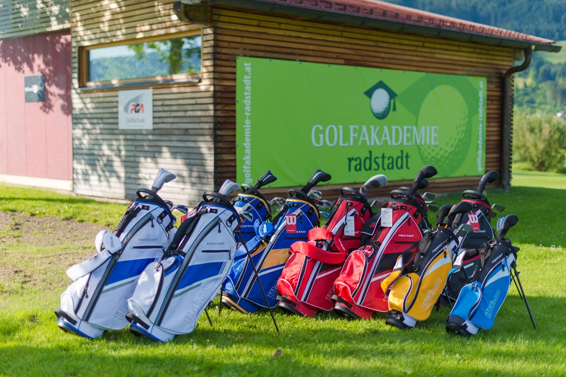 Skihotel: Golfakademie, direkt beim Hotel Zum Jungen Römer - Hotel Zum Jungen Römer