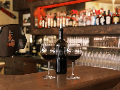 Hotels an der Piste - Ramsau am Dachstein - Hotelbar & Lounge mit kleinen Schmankerln am Abend und sympathischer Stimmung bis in die Nachtstunden ... - Hotel Kristall Obertauern