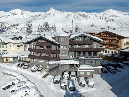Hotels an der Piste - Ramsau am Dachstein - Direkt an der Piste & mitten im Ort, dennoch ruhig gelegen! - Hotel Kristall Obertauern