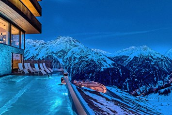 Skihotel: Infinity Outdoor-Pool - Hotel Schöne Aussicht