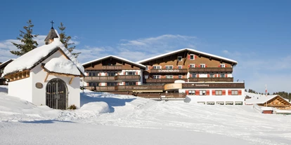 Hotels an der Piste - Mellau - Außenansicht Sonnenburg Winter - Hotel Sonnenburg