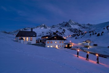 Skihotel: Nachtaufnahme Jagdschloss-Resort - Jagdschloss-Resort