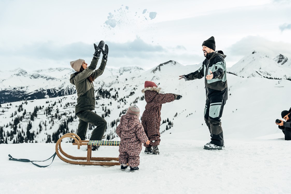 Skihotel: Familie im Schnee - DAS EDELWEISS Salzburg Mountain Resort