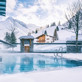 Skihotel: Beheizter Außenpool auch im Winter - Hotel Warther Hof