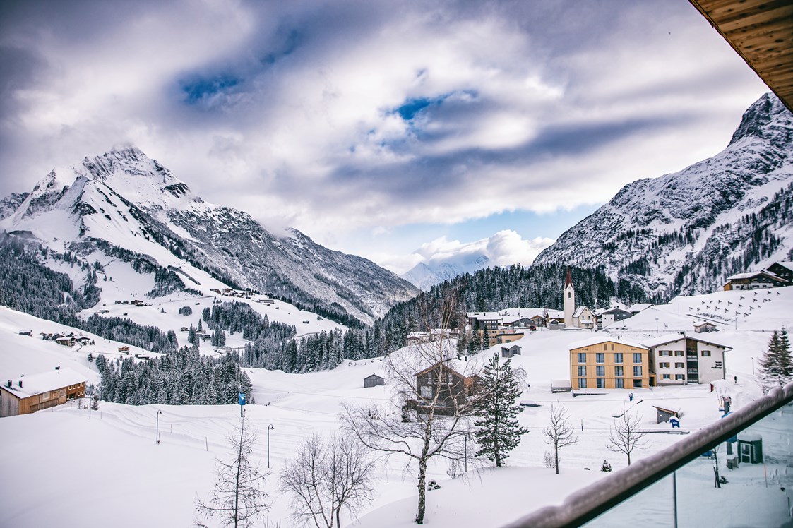 Skihotel: Blick Richtung Lechtal - Hotel Warther Hof