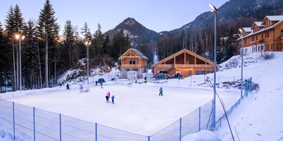 Hotels an der Piste - Skiverleih - Eislaufen am Natureisplatz im Narzissendorf Zloam - Narzissendorf Zloam