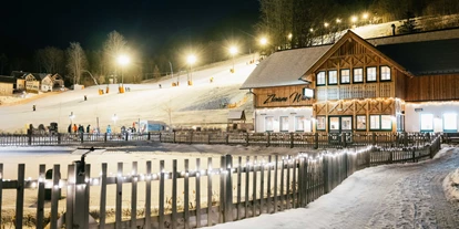 Hotels an der Piste - Skiverleih - Zloam Wirt beim Nachtskifahren  - Narzissendorf Zloam