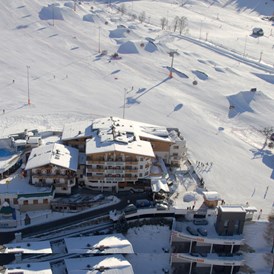 Skihotel: Direkt an der Piste mit Einstiegslift in den Skicircus - Wellness- und Familienhotel Egger in TOP LAGE