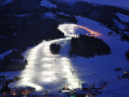 Hotels an der Piste - Skikurs direkt beim Hotel: für Kinder - Flutlicht-Piste neben dem Hotel - Wellness- und Familienhotel Egger in TOP LAGE