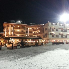 Skihotel: Flutlicht-Beleuchtung - Wellness- und Familienhotel Egger in TOP LAGE